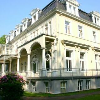 Außenansicht der Klinik am Korso für die Therapie von Essstörungen