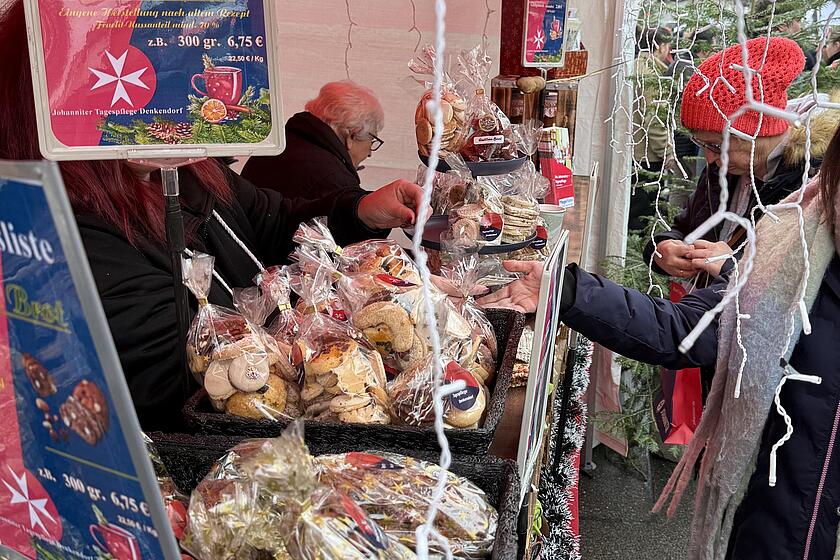 Weihnachtsmarktstand mit Selbstgemachtem