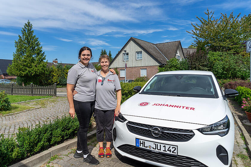 „Die Zusammenarbeit harmonierte von Anfang an und hätte nicht besser sein können.“ Alica Reinhardt mit ihrer Praxisanleiterin Angelika Löwel (v.l.). Die beiden Johanniterinnen haben sich als tolles Team bewährt. 
