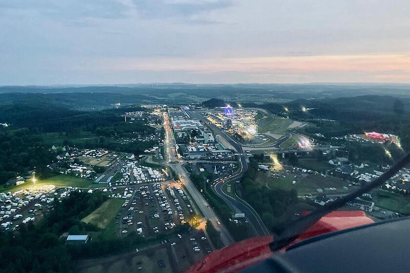 Blick vom Helikopter der Luftrettung auf den Nürburgring