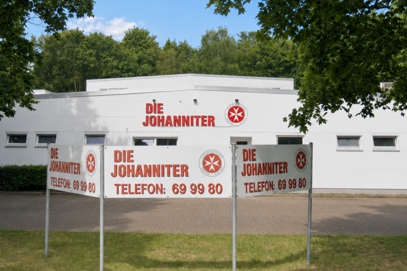 Außenansicht der Johanniter-Dienststelle Oberhausen in der Lessingstraße 8.  Das Gebäude dient als Anlaufstelle für soziale Dienste, Hausnotruf, Krankentransport und ehrenamtliches Engagement.
