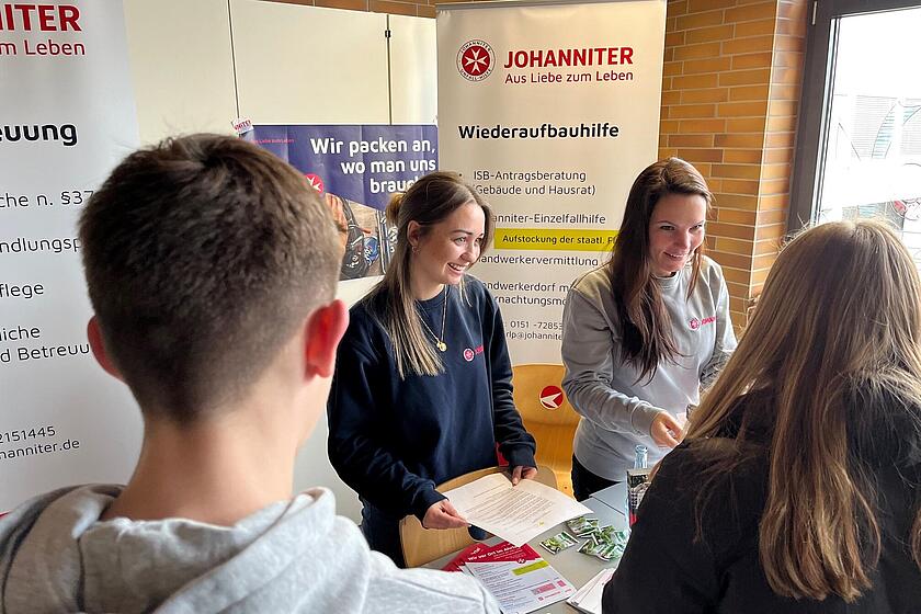 Stand der Johanniter bei der Berufsbörse der Realschule Ahrweiler