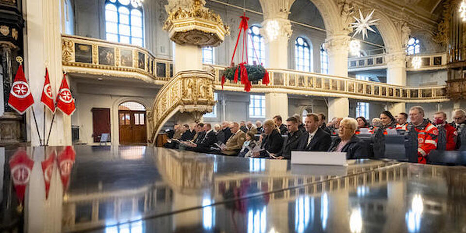 Voll besetzte Kirche bei der Einsegnung