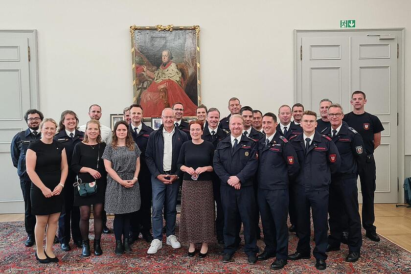 Ehrung im Rathaus der Feuerwehr Bonn und des Johanniter-Teams durch Oberbürgermeisterin Katja Dörner