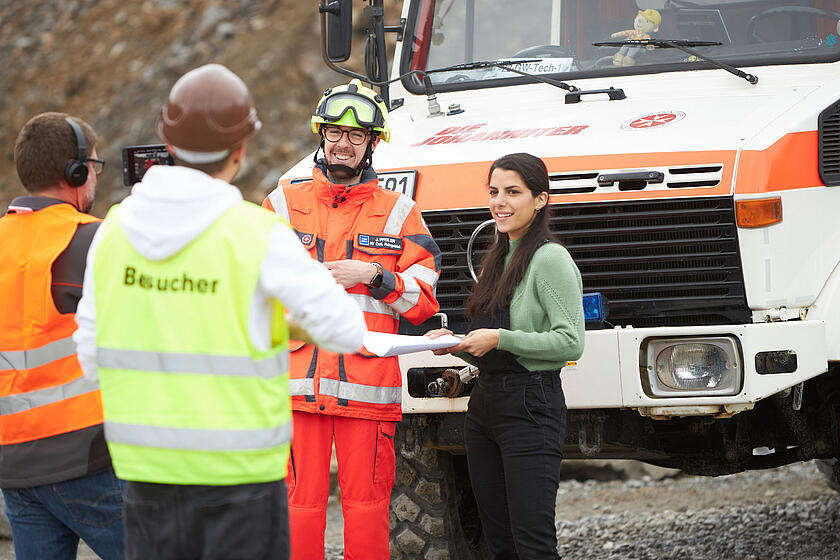 Moderatorin Clarissa "Clari" Corrêa da Silva zu Besuch bei den Johannitern.