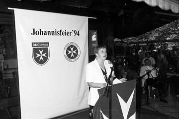 Die spätere Bundeskanzlerin Angela Merkel bei der Johannisfeier im Jahr 1994.