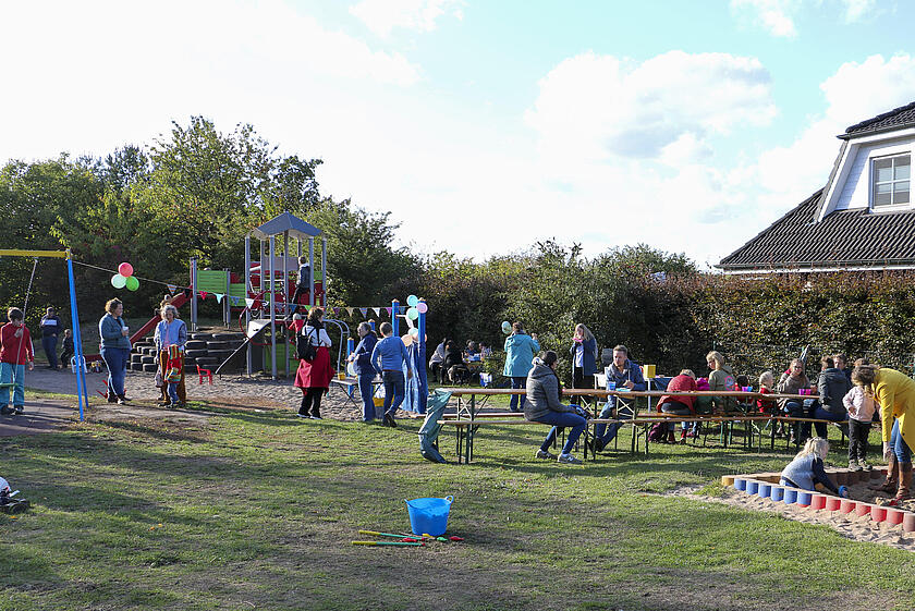 Ein buntes Fest bei sonnigem Wetter wartete auf die Gäste beim zehnjährigen Jubiläum der Waldkita, die ihr Zuhause im Tangstedter Forst hat.