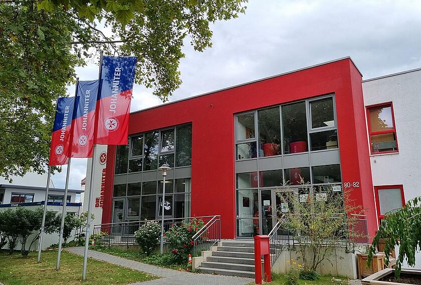 Die Geschäftsstelle der Johanniter in Wiesbaden-Amöneburg in der Frontansicht.
