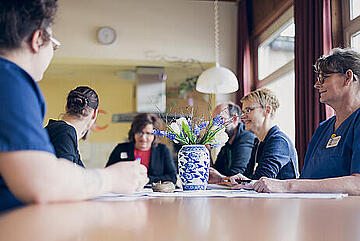 Dienstbesprechung in einem Johanniterhaus