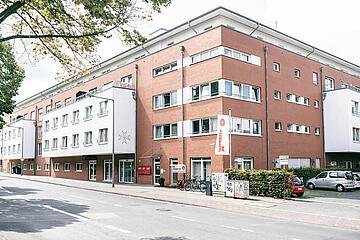 Blick auf die einladende Fassade des Johanniter-Stift Köln-Kalk