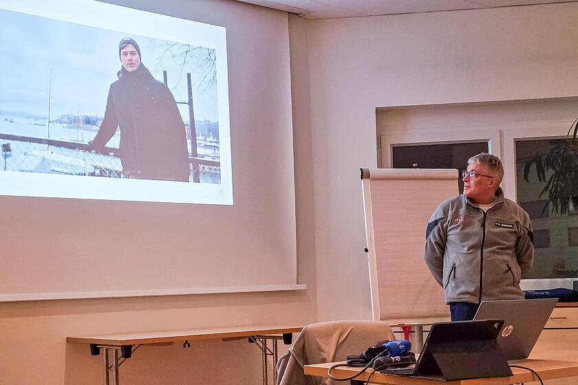 Tilman Schramm sendete eine Videobotschaft an die Lübecker Ehrenamtlichen zum Dienstabend. Hans-Martin Grusnick (Mitglied im Regionalvorstand) verkündete den Wechsel.