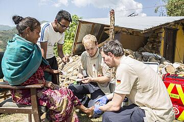 Johanniter bei einem Einsatz in Nepal.
