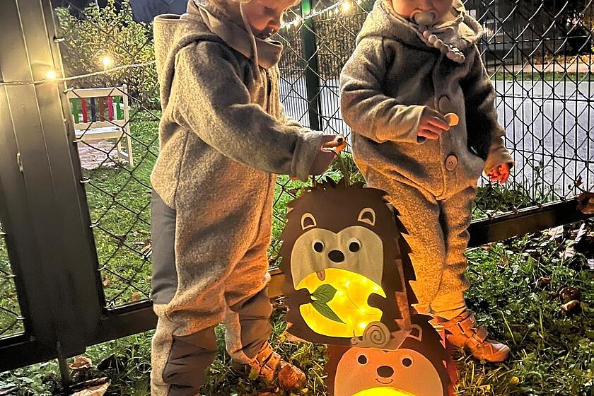 Kinder mit Laterne