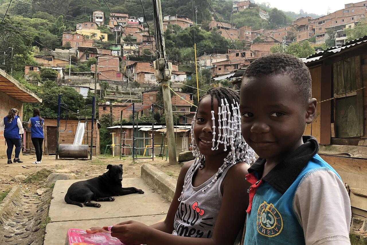 Kinder im Armenviertel von Medellín