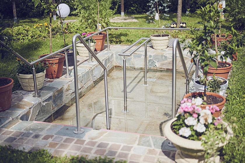 Kneippbecken im Garten des Johanniter-Haus Dietrichsroth