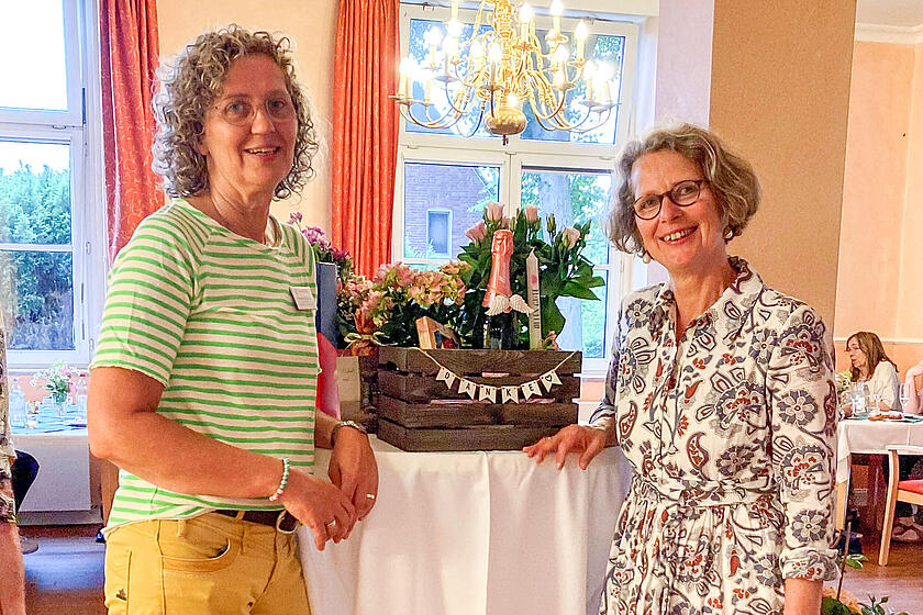 Wechsel im Ambulanten Hospizdienst: Verena von Baudissin (r.) übergibt an Mareke Oltmanns (l.)
