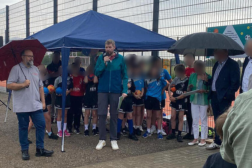 Bürgermeister Tobias Leuning besuchte das Team vor Ort und bedankte sich für die Unterstützung und das langfristige Engagement in der Gemeinde.