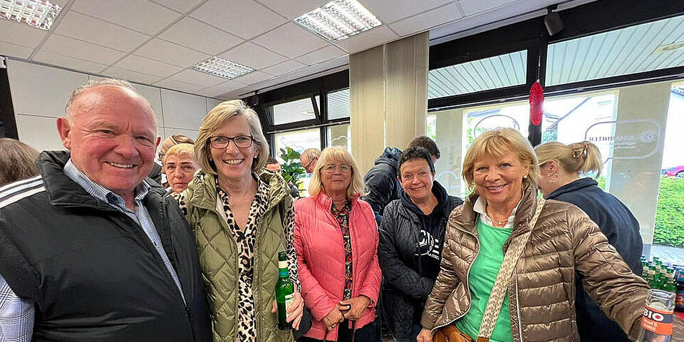 Gäste bei der Eröffnungsfeier im Begegnungsraum Liederbach