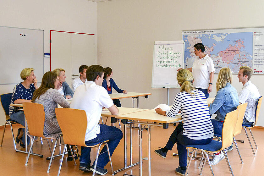 Das Angebot der Nachbarschaftshilfekurse richtet sich an Privatpersonen ohne fachliche Ausbildung, die Pflegeversicherte im Alltag unterstützen möchten.
