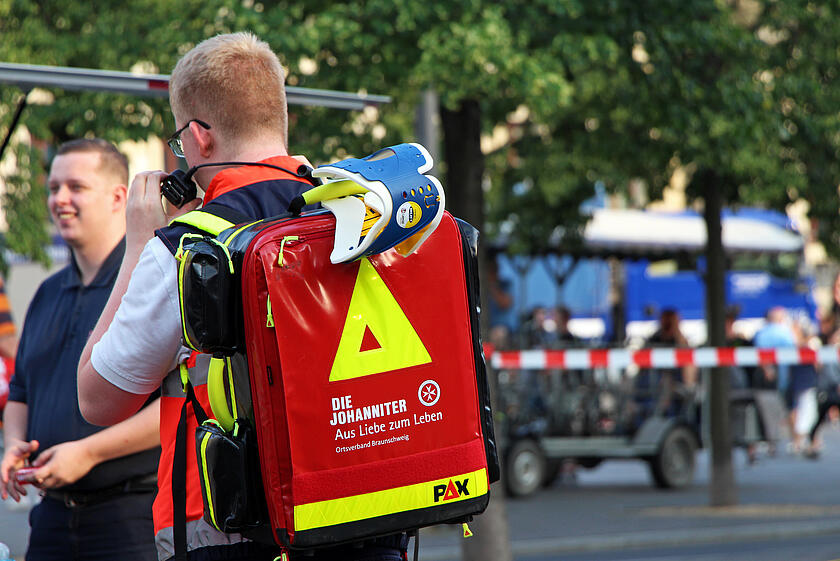 Die Helferinnen und Helfer der Johanniter im Einsatz beim Braunschweiger Nachtlauf.