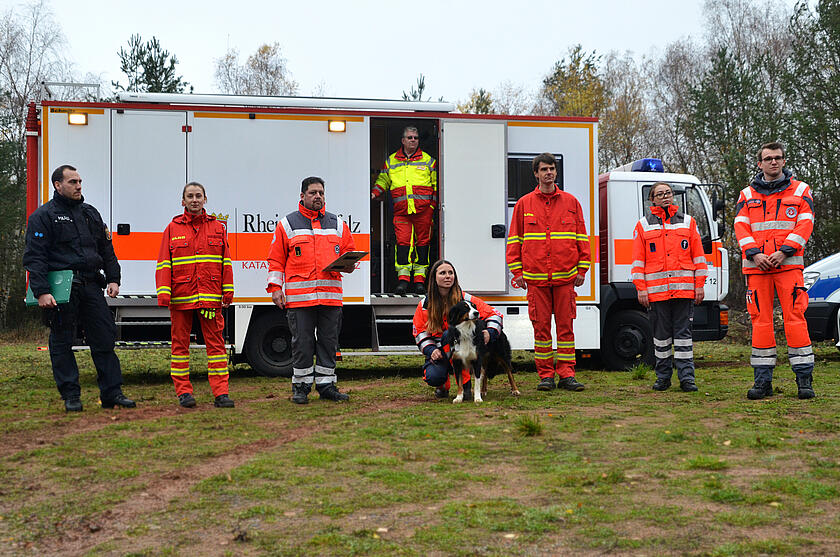 Gemeinsam im Einsatz: Rettungsdienst, Polizei, Dlrg und Feuerwehr