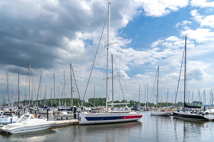 Jonathan Livingston Seagull heißt das 15 Meter lange Segelboot, das von der Johanniter-Unfall-Hilfe e.V. in Lübeck erworben wurde. Auf dem Segelboot sollen künftig Projekte für Kinder und Jugendliche ermöglicht werden.