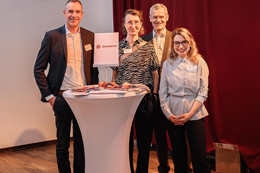 Johanniter am eigenen Stand: (v.l.n.r.) Alexander Knoop, Stefanie Kruschke, Matthias Jach, Mihaela Tudorache