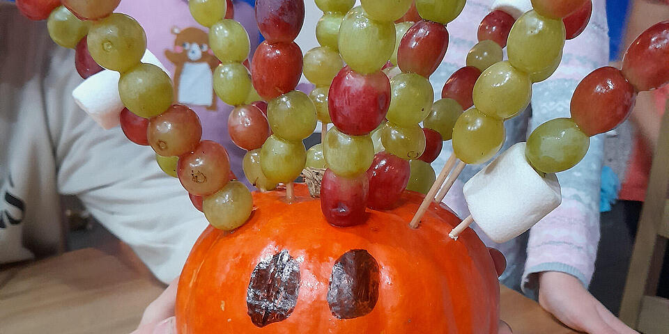 Snacks an Halloween im Juhte-Laune-Zirkuszelt