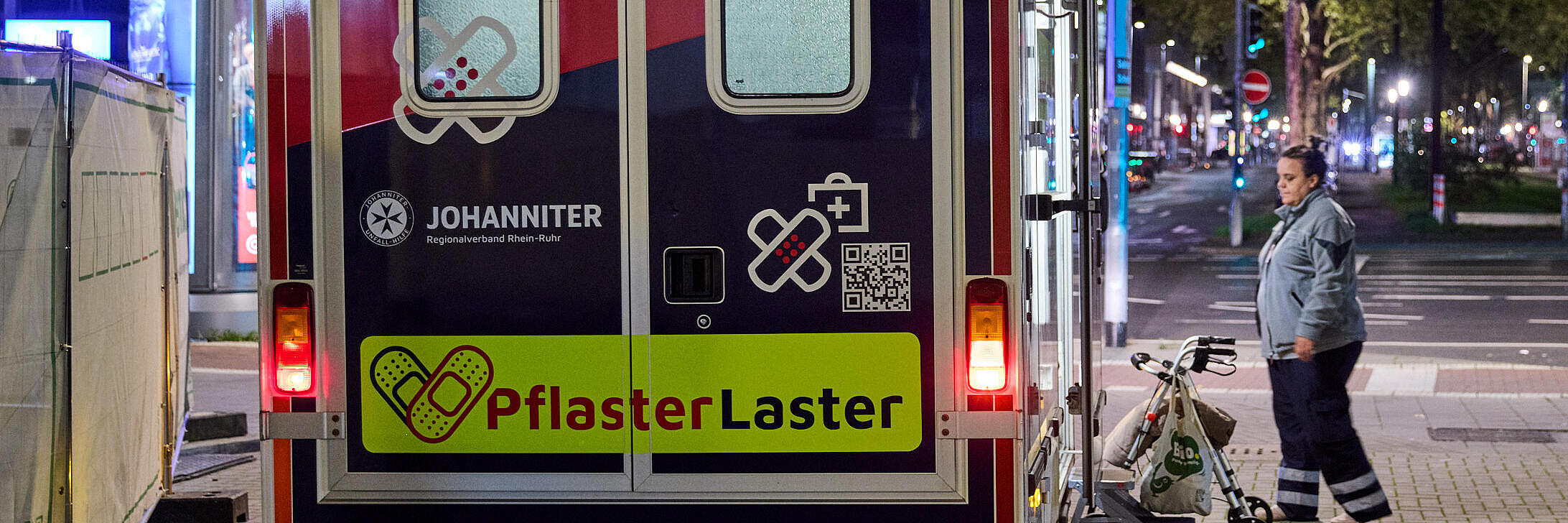 Pflasterlaster versorgt Bedürftige