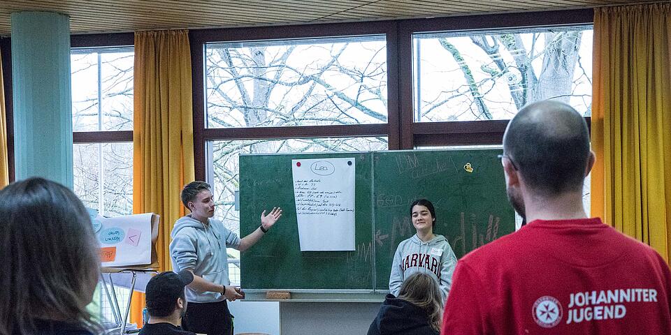 Blick in ein Klassenzimmer während eines Workshops
