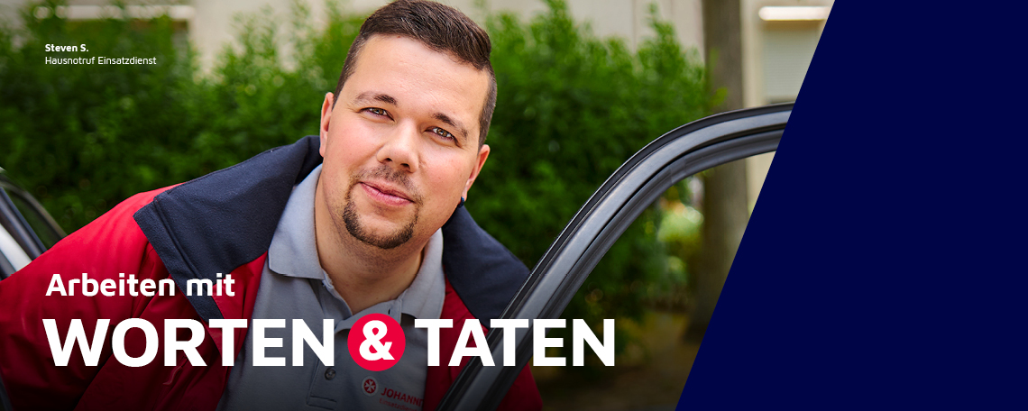 Ein Mitarbeiter im Johanniter Hausnotruf steigt in ein Auto ein.